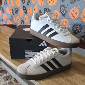 Adidas White COURT Sneakers with Black Stripes and Brown Sole